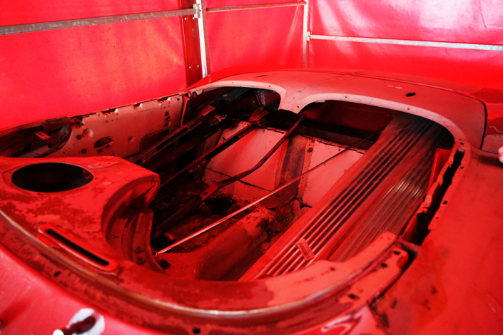 Corvette C1 unter roten Blache corvette-c1