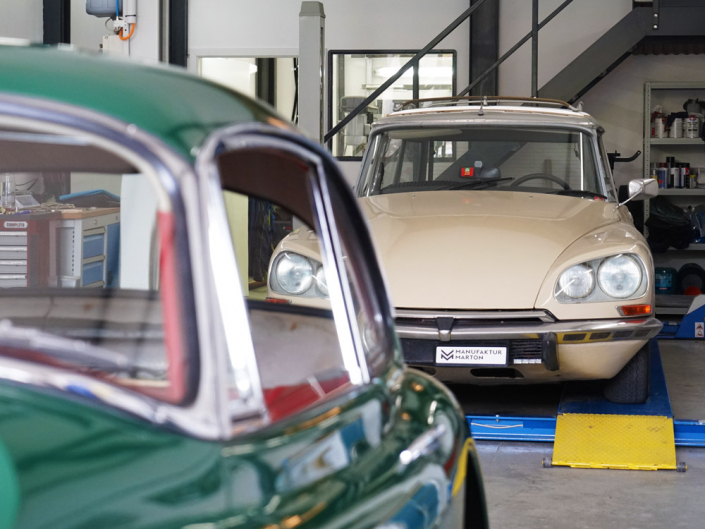 Eine Französin zieht ein citroen_ds_safari